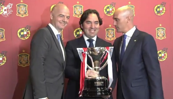 Temporada empujar Alegre El Rayo Vallecano recibe el Trofeo de Campeón de Liga - Unión Rayo