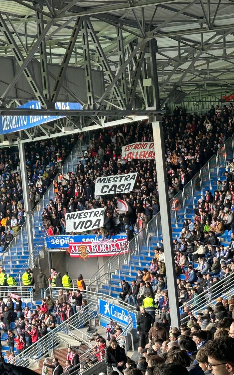 La afición del Rayo volvió a reivindicar el estadio de Vallecas en Mendizorroza 1 316843ff 5aa9 49ee 9dae 1e2cdd9239e9 1