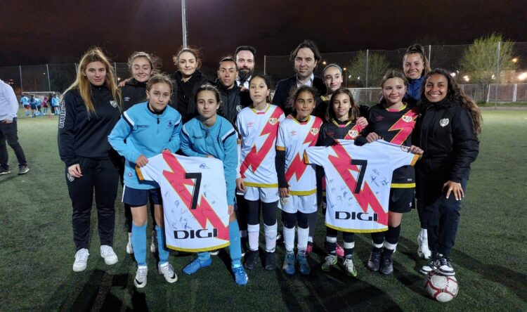 El Rayo celebró el Día de la Mujer con un partido del Rayo Femenino infantil 1 img 0168 1