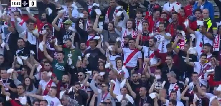 La afición del Rayo protestó contra Martín Presa con una pañolada 1 img 0448 1