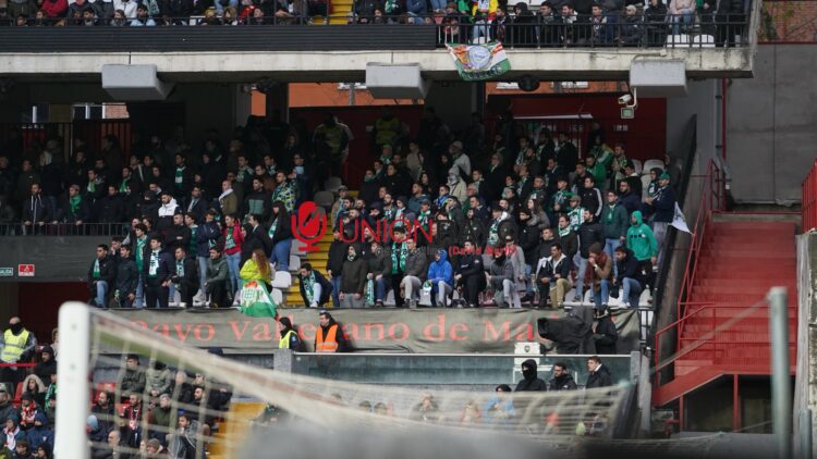 Quejas de aficionados del Betis por las entradas a 45€ en Vallecas 1 sin titulo 07141 1