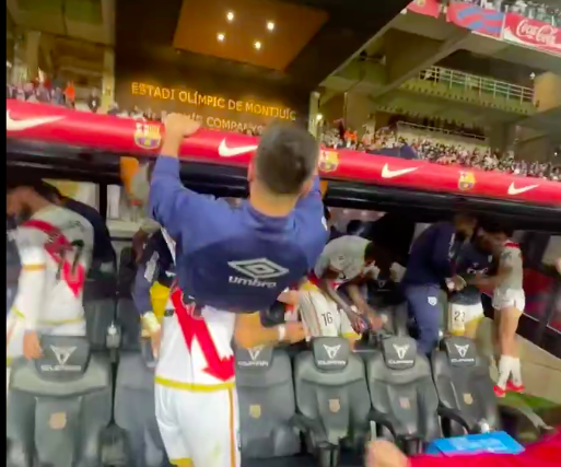Los aficionados del Cádiz cargan contra Álvaro García tras su celebración 1 Captura de pantalla 2024 05 20 a las 12.38.49