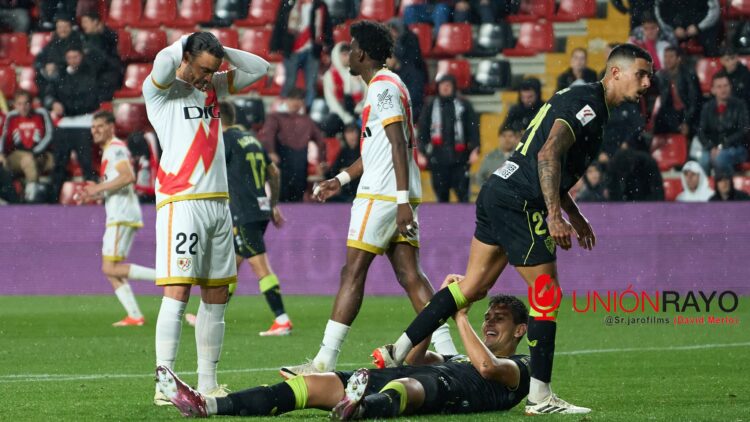 El Rayo Vallecano está ocho puntos por encima del descenso a falta de doce 1 SRJ00932