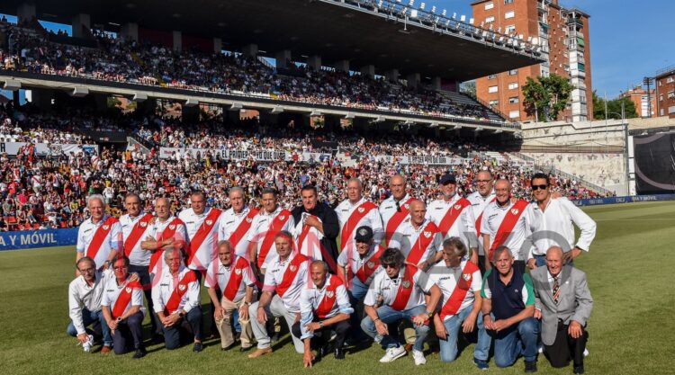 El Rayo Vallecano homenajeó a los veteranos en el día del Centenario 1 dsc 7940 1
