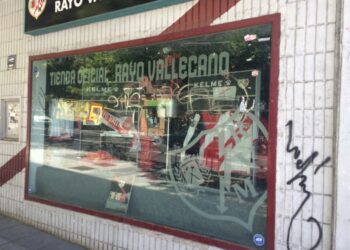 Tienda estadio cerrada