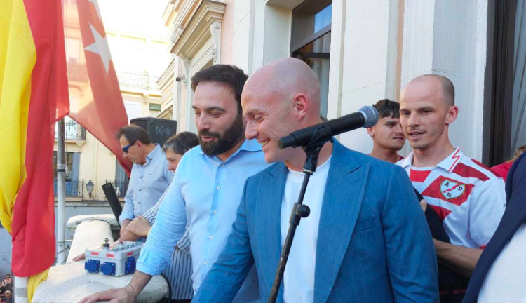 El Isi más vallecano en el pregón de las Fiestas del Carmen de Vallecas 2024 1 Isi pregón Fiestas del Carmen 2024. Vía: Junta Municipal de Puente Vallecas
