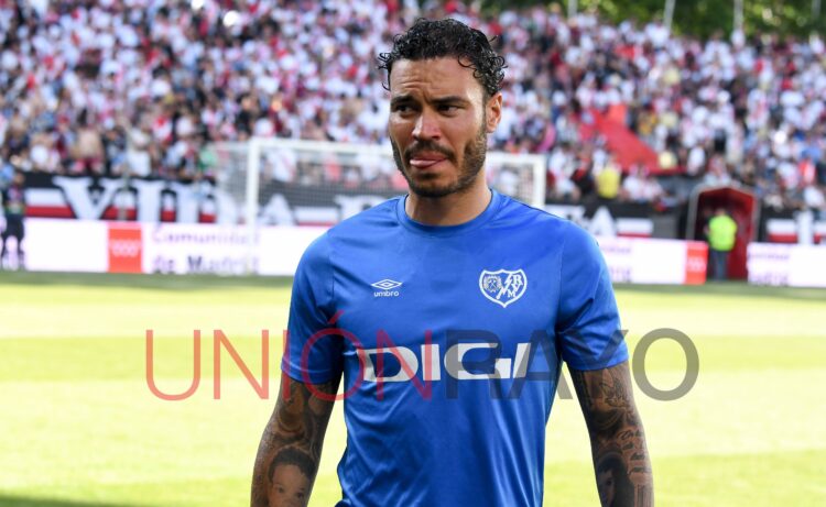 Raúl de Tomás: “Cuando me retire del fútbol seguiré por el camino de los toros” 1 Raúl de Tomás afición delantero