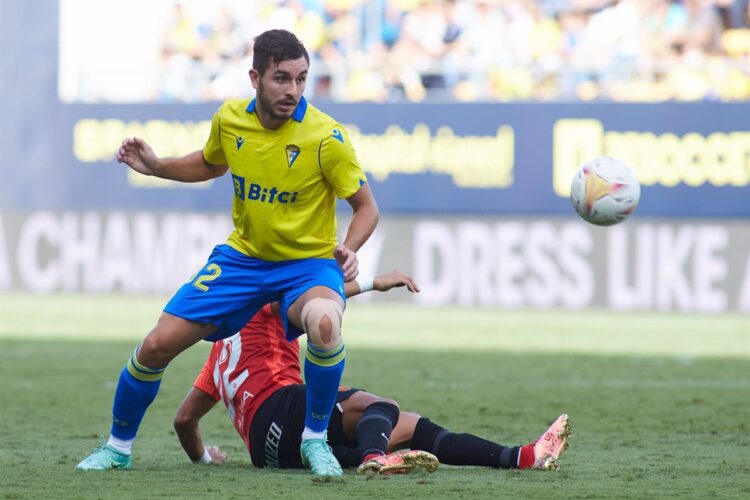 Chust renueva por el Cádiz y no firmará por el Rayo 1 Víctor Chust