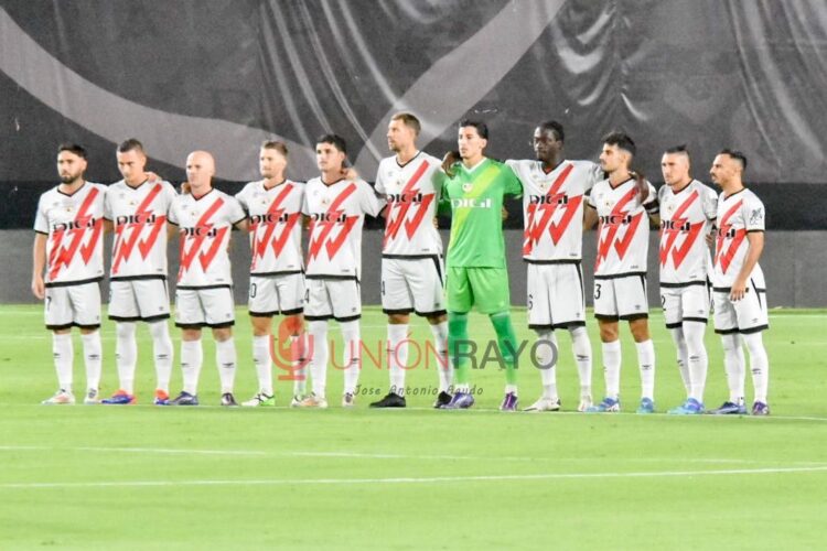 Vallecas guardó un minuto de silencio en memoria de Paquito y todos los abonados del Rayo fallecidos la pasada temporada 1 81fe599c 5cb2 4c30 a2d4 7c07ba1b1393 1