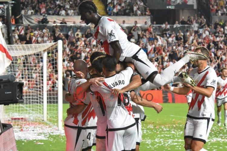 El Rayo Vallecano completa su plantilla y no deja fichas libres 1 Rayo celebración gol