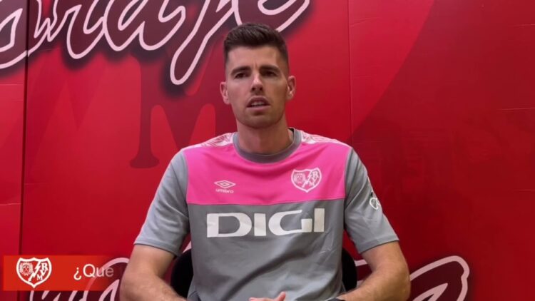 Gumbau: "Soy un jugador polivalente que se puede adaptar a diferentes posiciones en el medio del campo" 1 Gumbau
