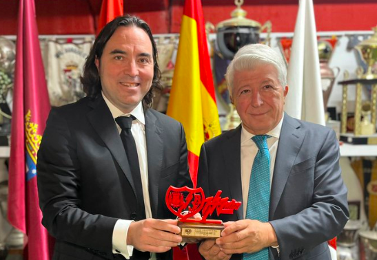 El Rayo Vallecano regaló su obsequio del Centenario, esta vez con corona, al Atlético de Madrid 1 Presa y Cerezo, obsequio Centenario
