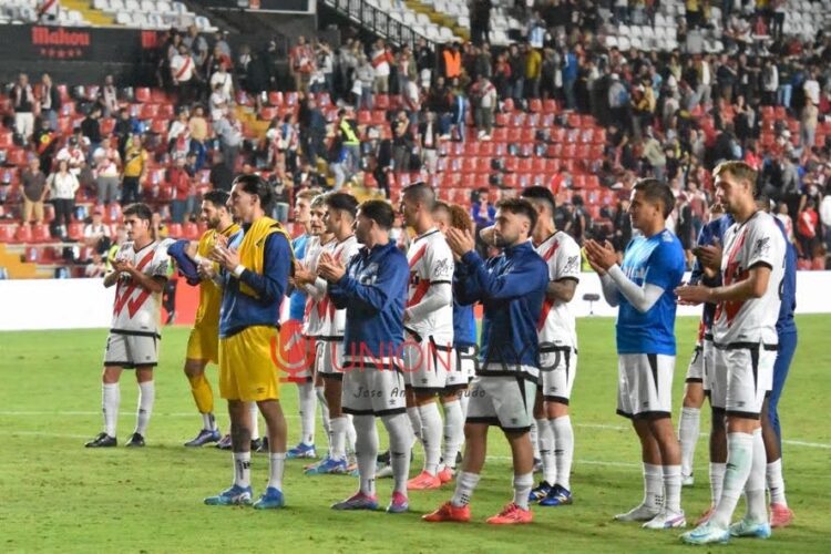 El fondo de Vallecas agradeció el esfuerzo de los jugadores tras el empate ante el Atleti 1 fondo de Vallecas Rayo vs Atleti
