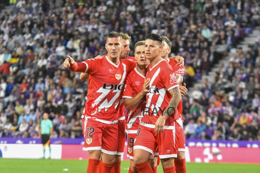 Lejeune, Balliu y Guardiola empujaron al equipo a celebrar el gol con la afición 2 Lejeune Guardiola Balliu De Frutos Valladolid