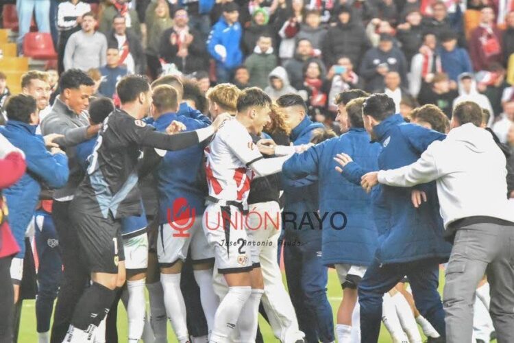 El Rayo vuelve a ganar con 10: una hazaña repetida tras la expulsión de Mumin 1 Rayo celebración