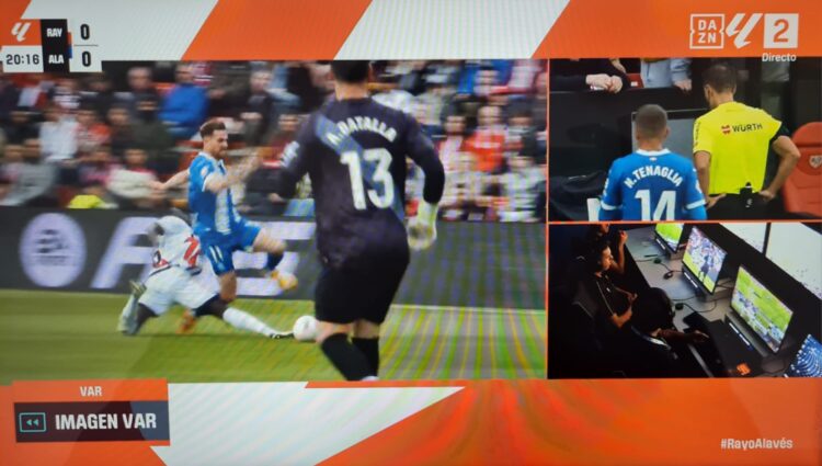 Mumin expulsado alaves