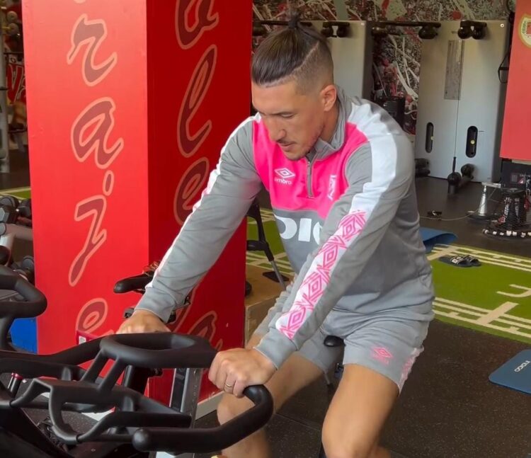 El 'Pacha' Espino sigue en curso con su recuperación 1 'Pacha' Espino en una bicicleta estética