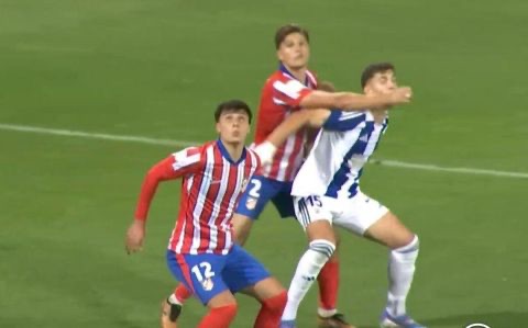 Martín Pascual ve la roja y el árbitro se la quita tras convencerle que no fue él 1 img 6373 1