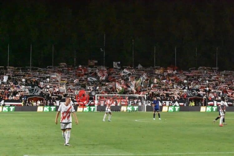 fondo Vallecas cánticos Rayo