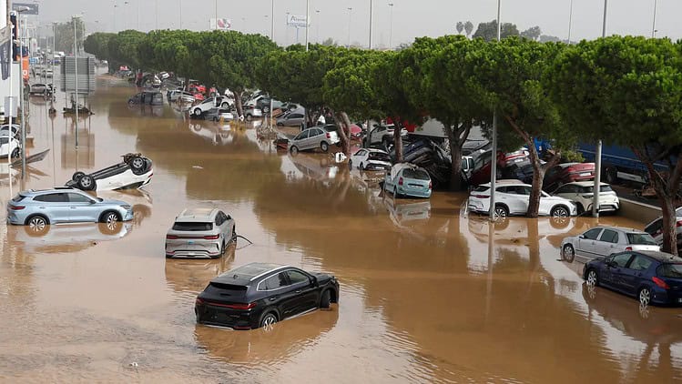 Asociaciones de Vallecas recogen y animan a donar a afectados por la Dana 1 img 6556