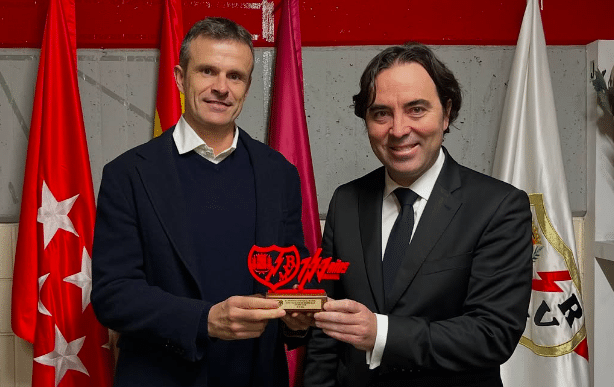 El Rayo Vallecano regaló su obsequio del Centenario al Athletic Club de Bilbao 1 Rayo Athletic obsequio centenario