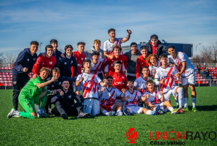 Rayo B 1-0 Alcorcón B: "Victoria de las que valen oro" 1 Galería Rayo B celebración de victoria