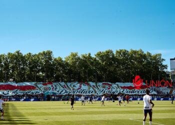 Resumen del 2024 del Rayo Vallecano en imágenes 8 Tifo y Mosaico del Partido del Centenario ante el Athletic Club