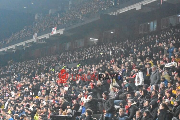Vallecas volvió a ovacionar a Modric 1 afición Vallecas Modric Rayo Real Madrid