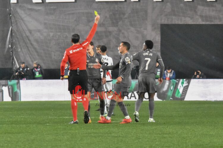 El Real Madrid critica la actuación de Martínez Munuera a través de su cuenta oficial 1 Rayo Real Madrid Martínez Munuera