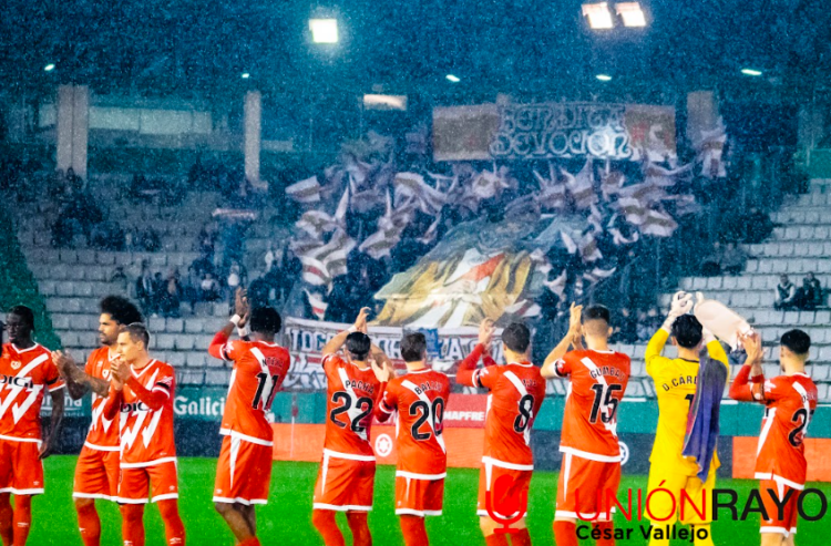 “Locos por la Copa”: 200 aficionados franjirrojos disfrutaron en el A Malata de la victoria del Rayo ante el Racing de Ferrol 1 Afición Rayo desplazada a Ferrol en Copa Tifi