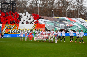Tifo Wilfred contra el Racismo
