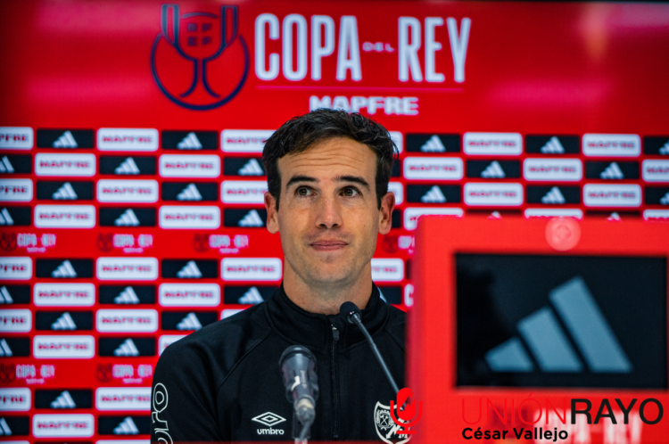 Iñigo Pérez tras la victoria ante el Racing de Ferrol: “Hemos tenido precisión y hemos sido contundentes" 1 Iñigo Pérez rueda de prensa racing de ferrol