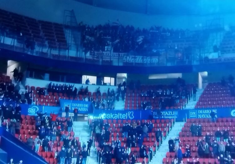 Medio centenar de aficionados franjirrojos se desplazaron a El Sadar 1 Afición Rayo Osasuna El Sadar