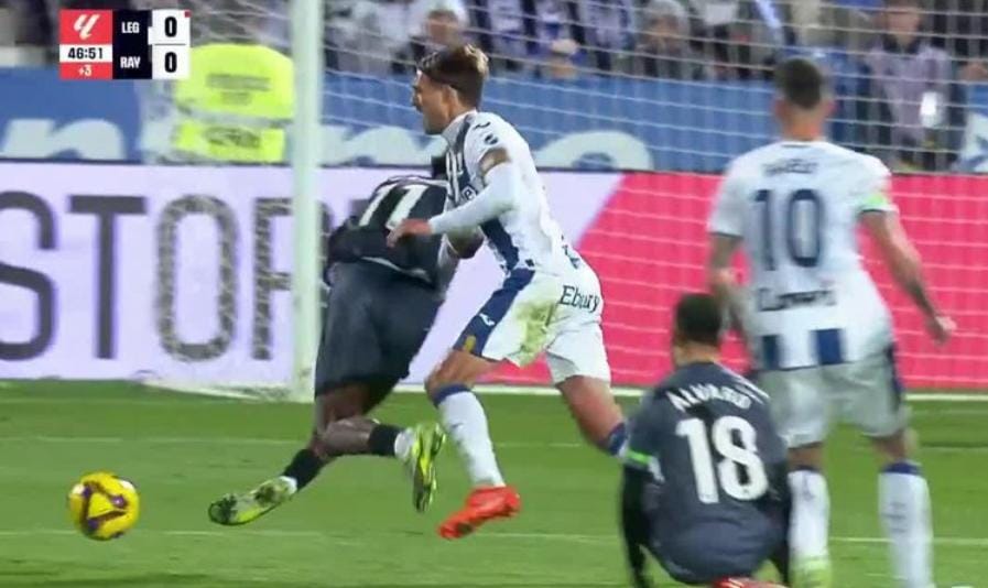 El Leganés se quedó con diez tras la expulsión a Sergio González 2 Leganés Rayo roja