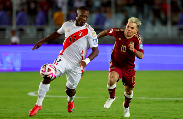La Perú de Advíncula se aleja del Mundial 2026 1 Perú cayó ante Venezuela en Maturín. (Foto: Getty Images)