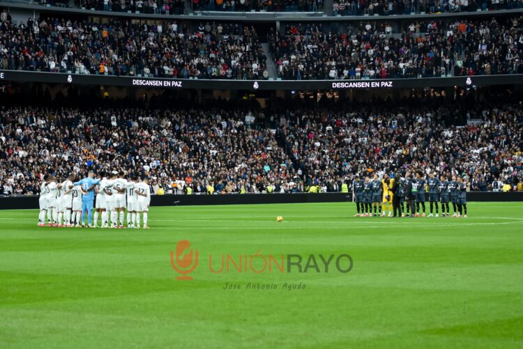 Real Madrid y Rayo guardaron un minuto de silencio en memoria del doctor Miñarro en el Bernabéu 1 Minuto silencio