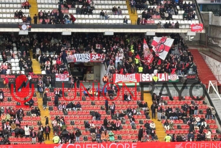 Más de un centenar de aficionados del Sevilla se desplazaron a Vallecas 1 afición Sevilla Vallecas