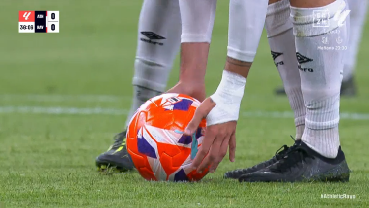 Primer penalti a favor