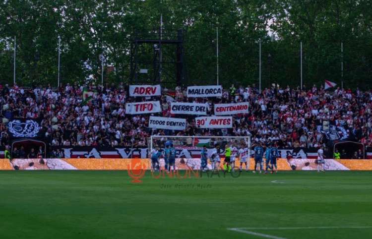 tifo Estadio de Vallecas Rayo mensaje