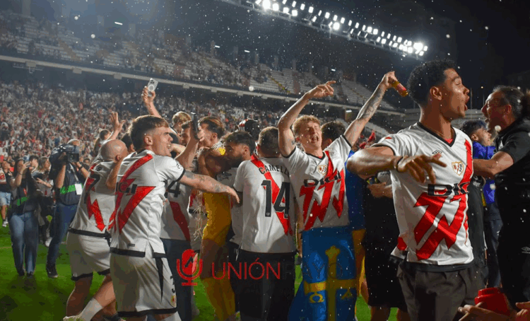 El Rayo puede ingresar más 11 millones de euros por acabar octavo en LaLiga 1 Rayo celebración