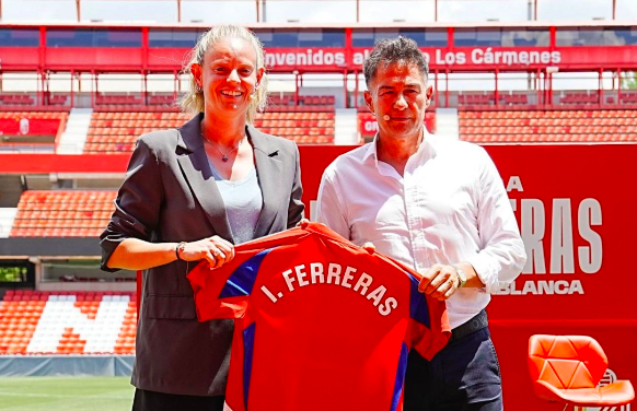 Irene Ferreras, nueva entrenadora del Granada Femenino 1 Irene Ferreras ha vivido su presentación en Los Cármenes (GRANADA CF)