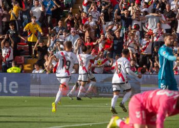 Rayo se marcha ganando al descanso