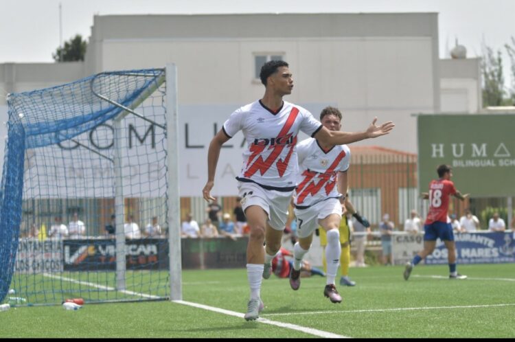 Etienne Eto'o celebra el gol del Rayo B