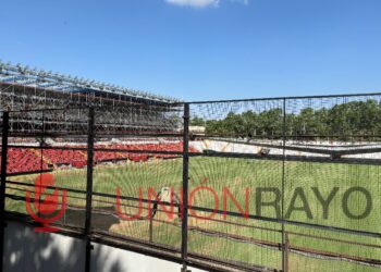 obras Estadio Vallecas lona césped Rayo UEFA