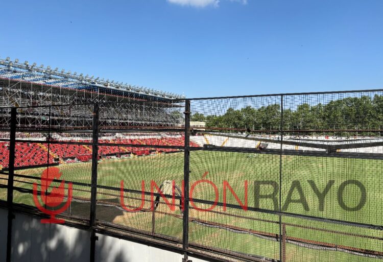 Supervisores de la UEFA visitan el Estadio de Vallecas 1 obras Estadio Vallecas lona césped Rayo UEFA
