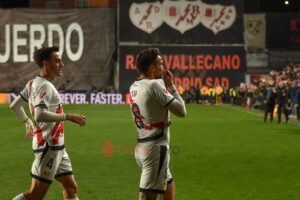 OFICIAL: Trejo renueva con el Rayo Vallecano hasta 2026 2 Trejo