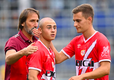 Primera convocatoria de Samu Becerra con el Rayo en LaLiga 1 Samu Becerra