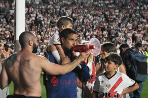 OFICIAL: Trejo renueva con el Rayo Vallecano hasta 2026 3 Trejo