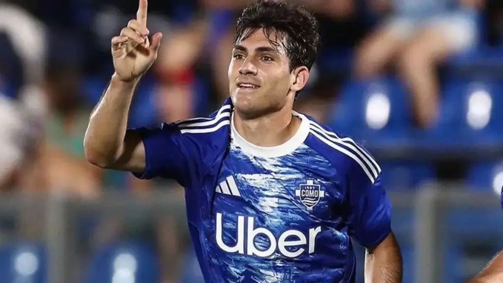 Ivan Azon cerca Valencia