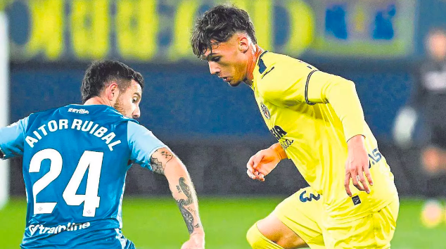 Pau Cabanes, con el Villarreal / EFE